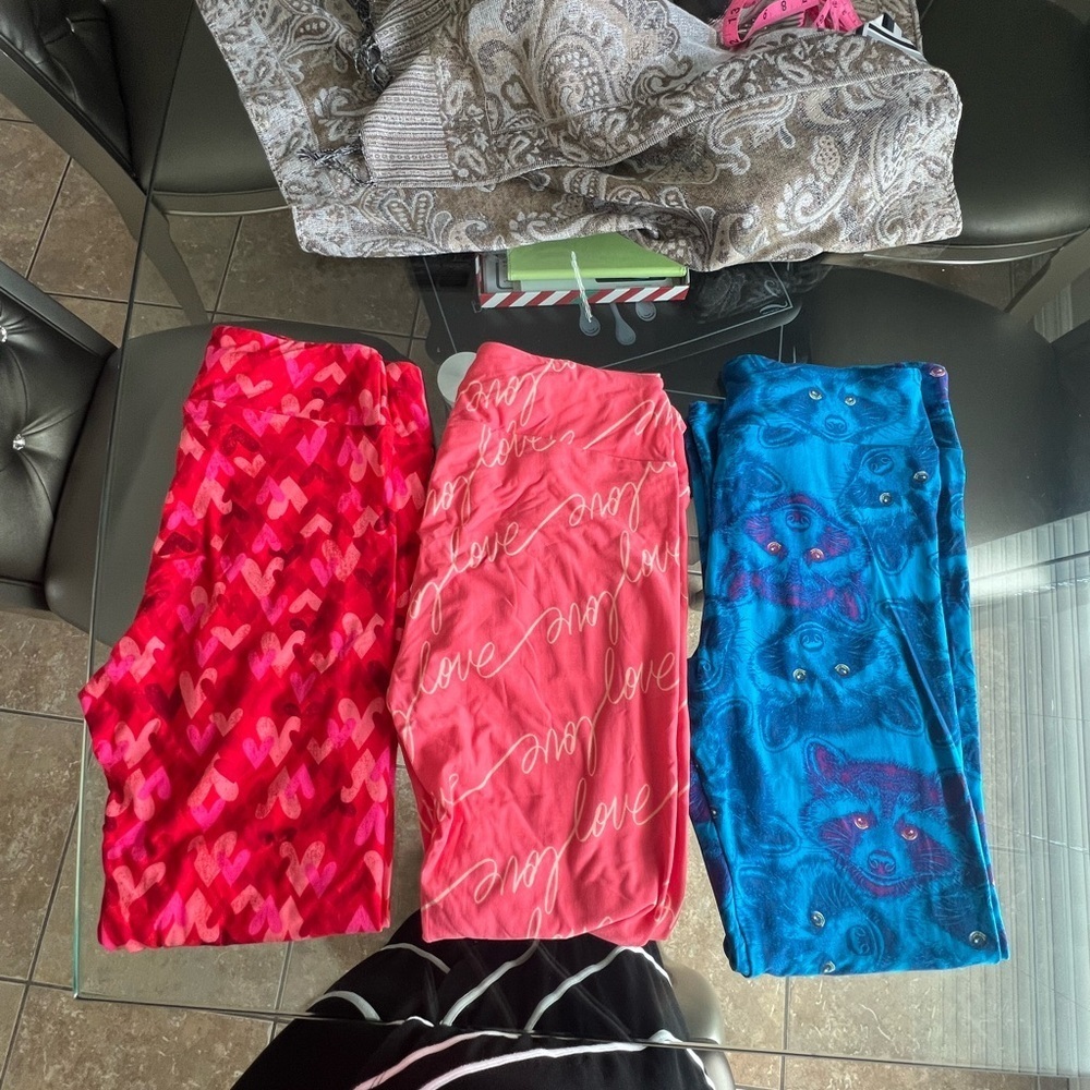 LuLaRoe Swim Coverups - Red, Pink, and Blue
Caja 6